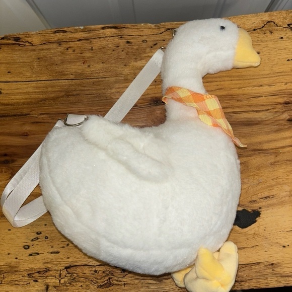 POCKETBOOK GOOSE TO HOLDS CHILDS TREASURES 12”H ZIPPER ADJUSTABLE STRAP - Picture 12 of 14